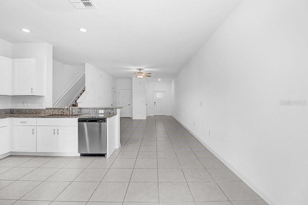 10398 TRUMPET HONEYSUCKLE WAY — photo 10 of 60