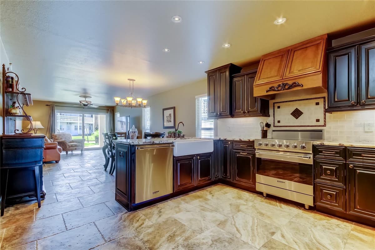 7003 SUNSET WAY — photo 4 of 45