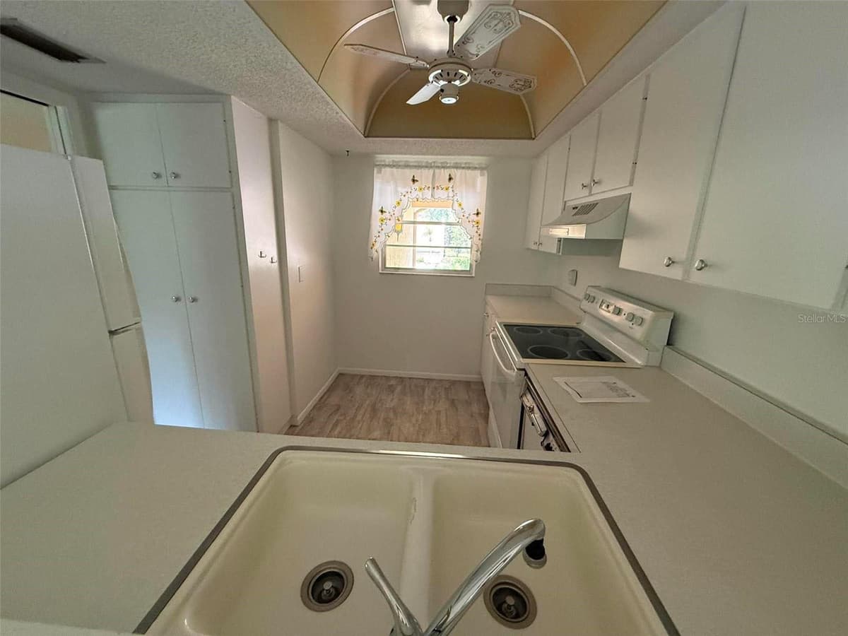 2536 CLUBHOUSE CIRCLE — photo 9 of 25