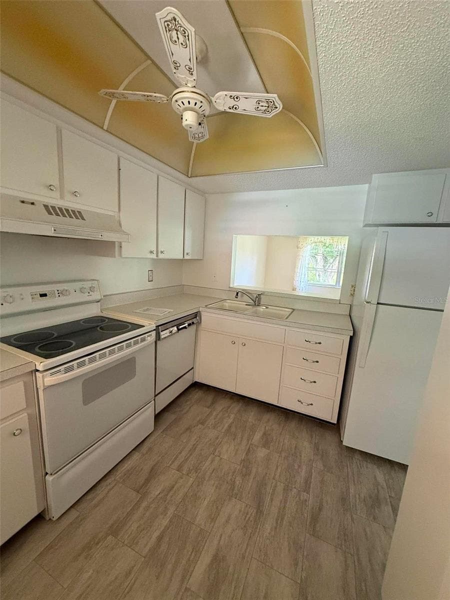 2536 CLUBHOUSE CIRCLE — photo 7 of 25