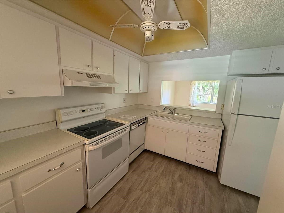 2536 CLUBHOUSE CIRCLE — photo 6 of 25