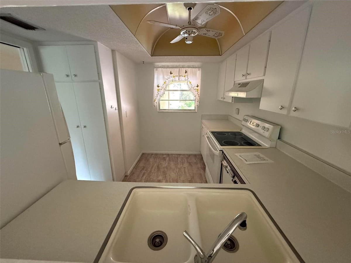 2536 CLUBHOUSE CIRCLE — photo 8 of 25