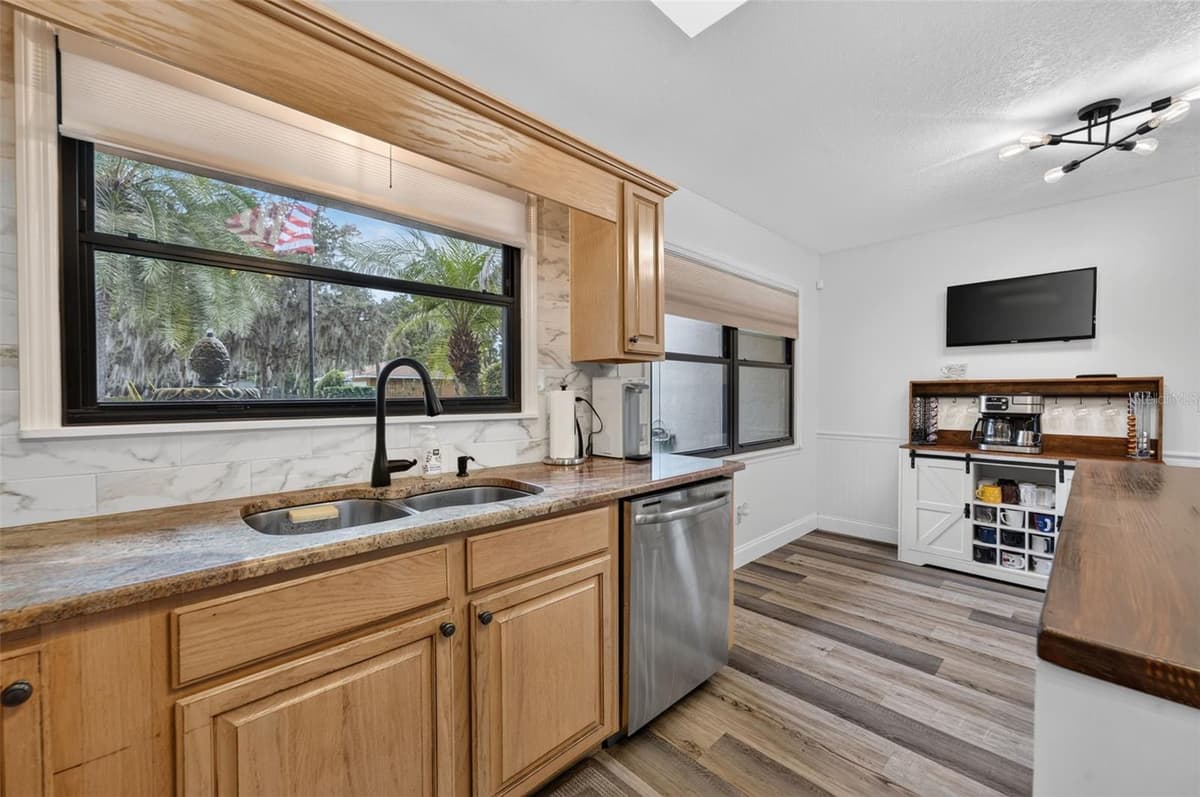6601 BRENDA DRIVE — photo 12 of 34