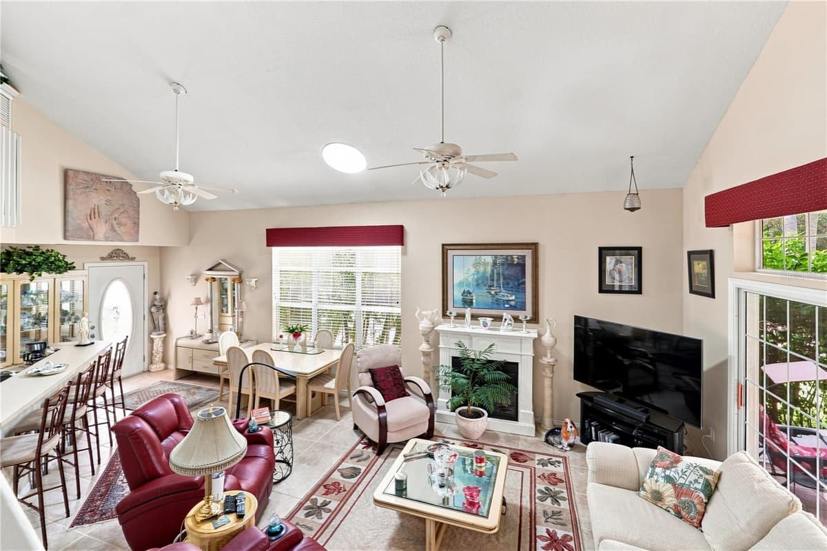 523 FAIRWAYS DRIVE — photo 18 of 37