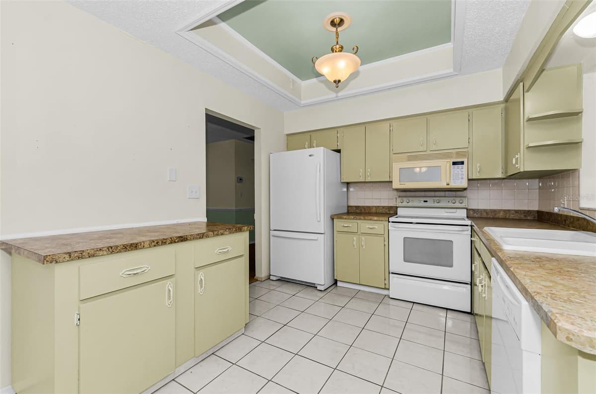 830 CAMBRIDGE COURT — photo 13 of 49