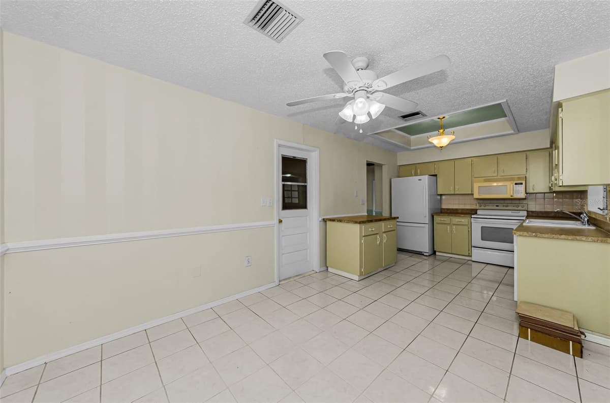 830 CAMBRIDGE COURT — photo 18 of 49