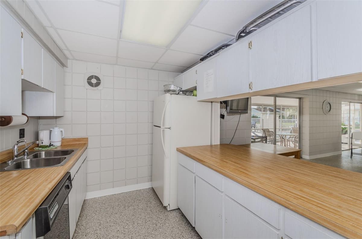 830 CAMBRIDGE COURT — photo 44 of 49