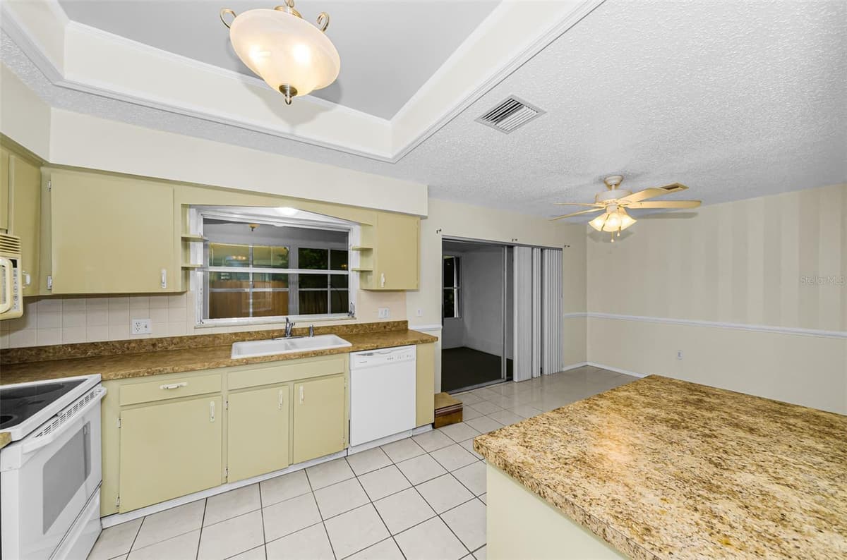 830 CAMBRIDGE COURT — photo 15 of 49