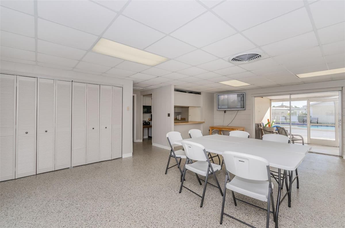 830 CAMBRIDGE COURT — photo 43 of 49