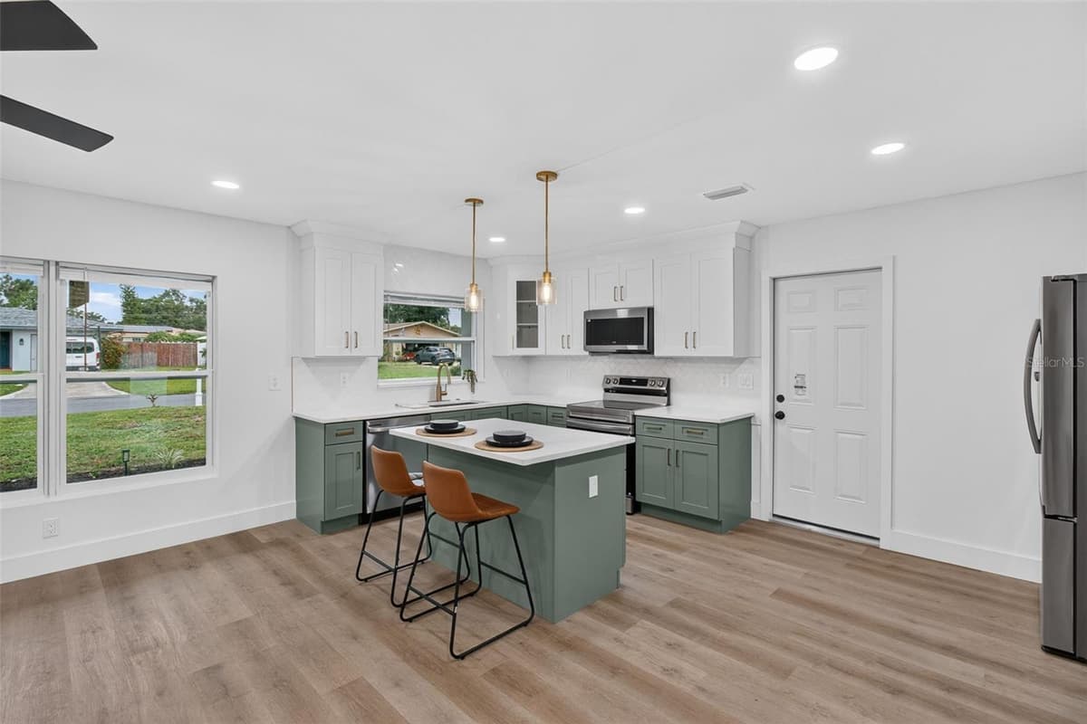 599 WOODLAND DRIVE — photo 11 of 58