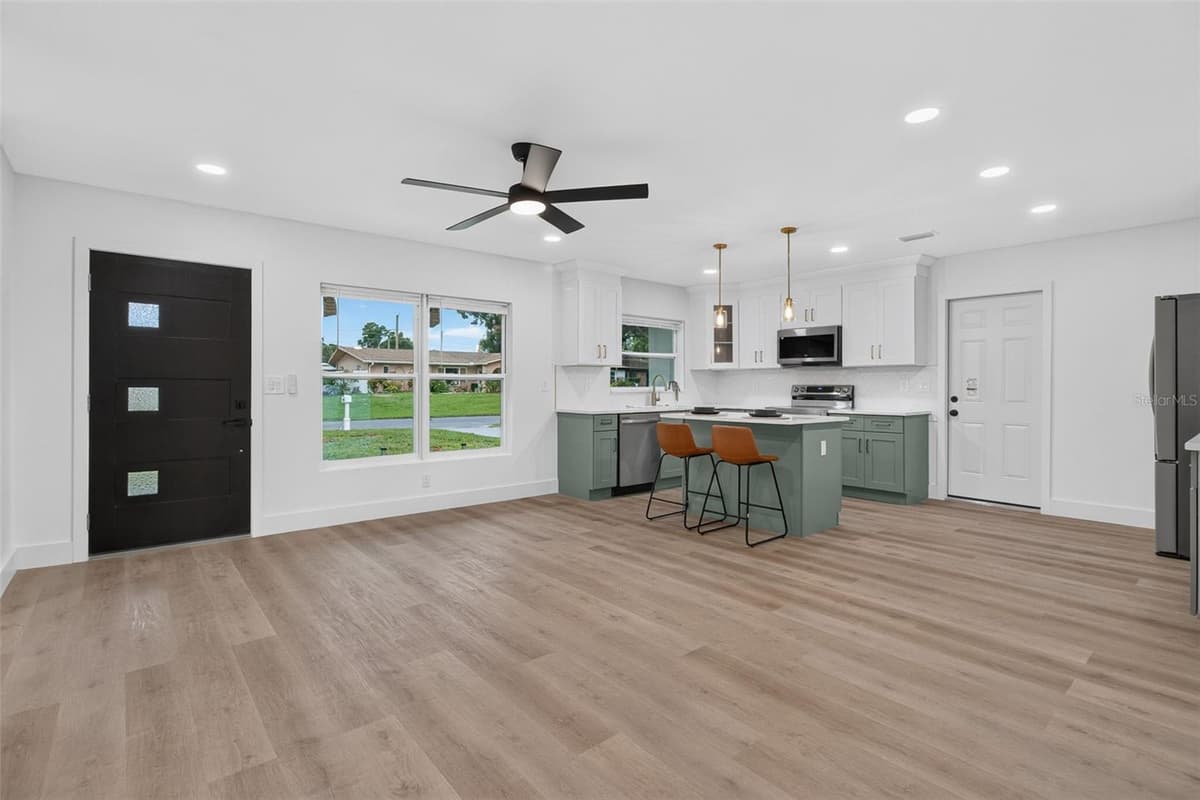 599 WOODLAND DRIVE — photo 10 of 58