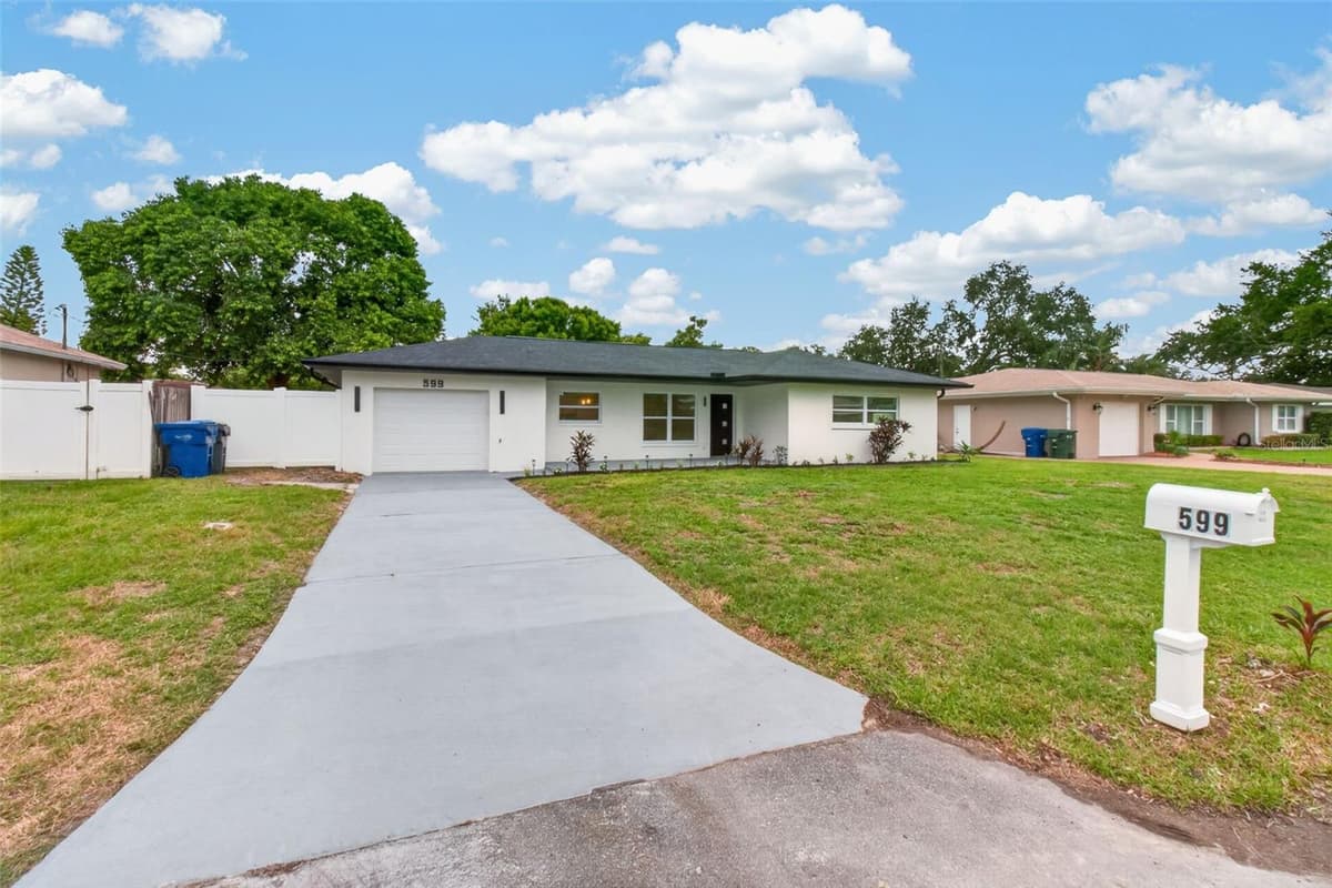 599 WOODLAND DRIVE — photo 4 of 58