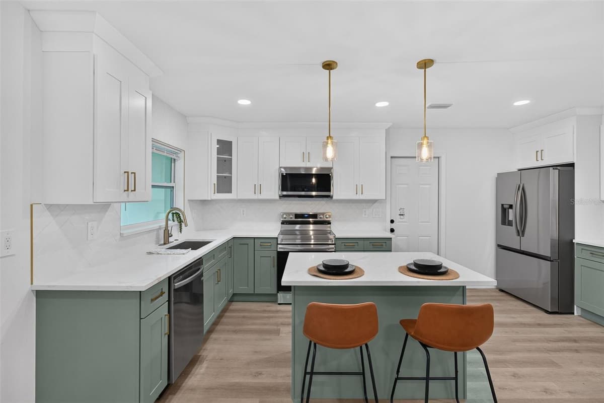 599 WOODLAND DRIVE — photo 12 of 58
