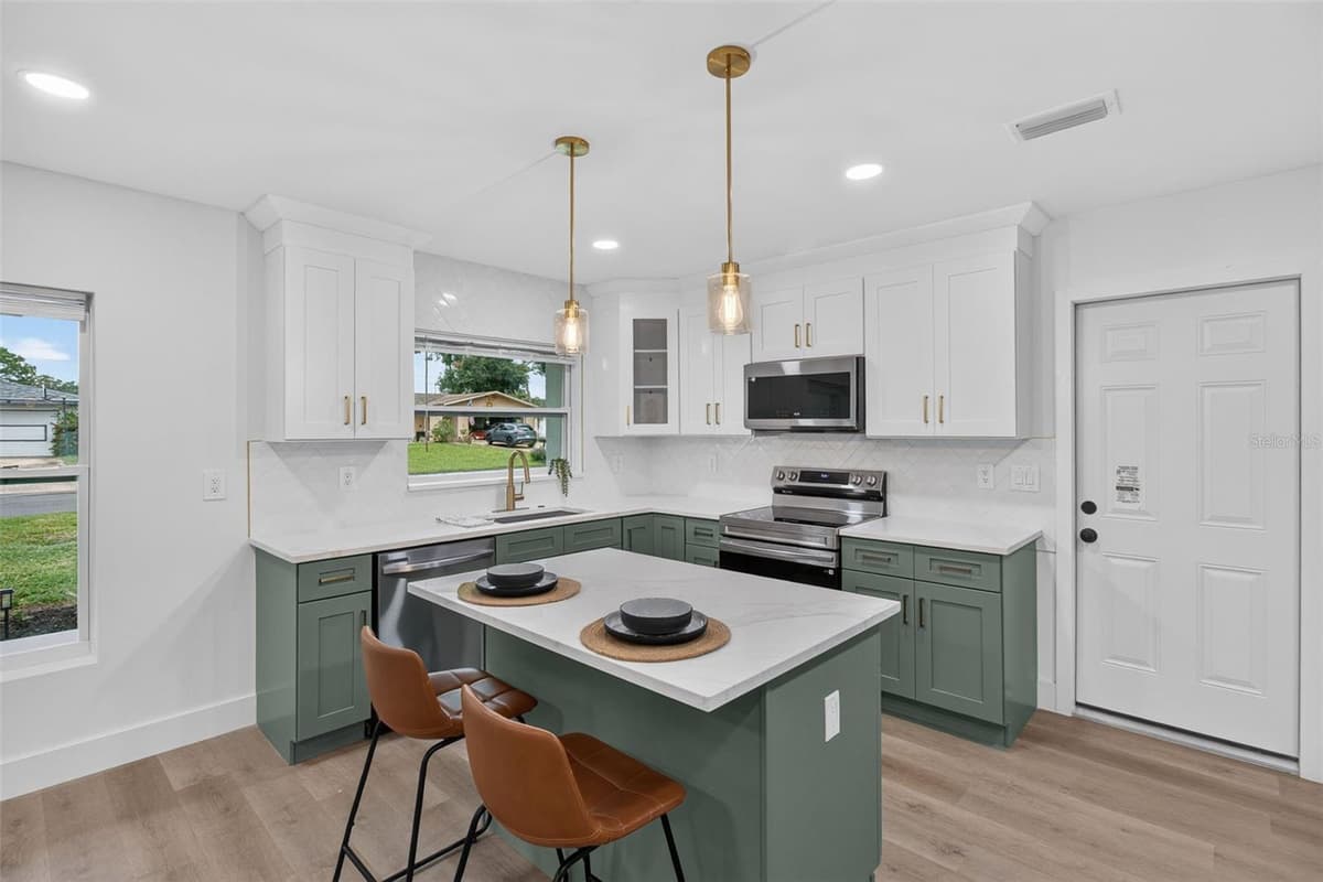 599 WOODLAND DRIVE — photo 14 of 58
