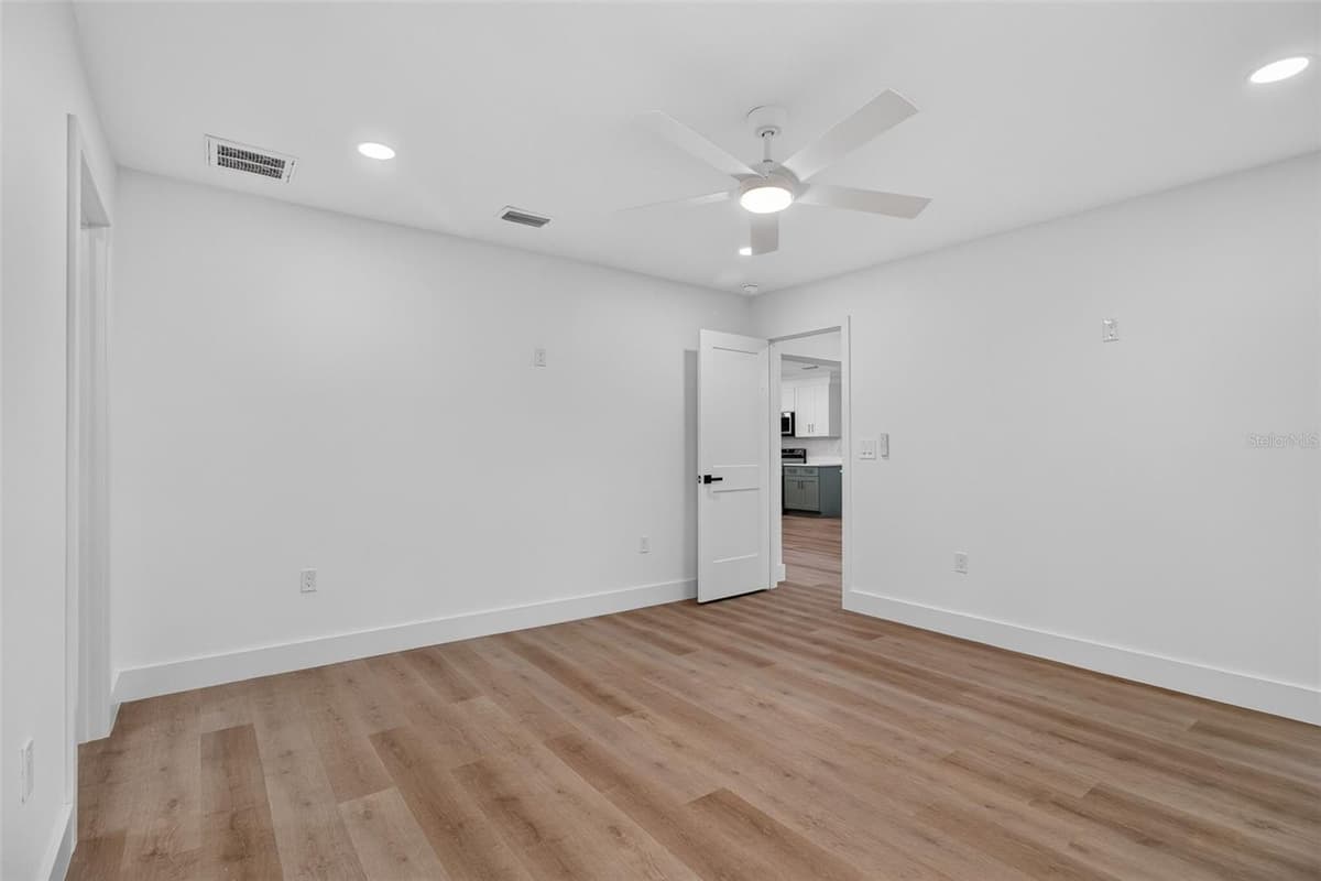 599 WOODLAND DRIVE — photo 23 of 58