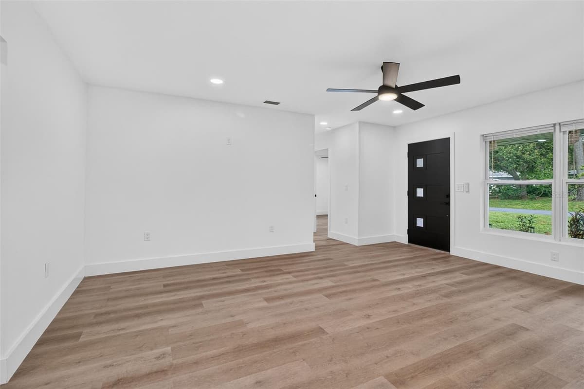 599 WOODLAND DRIVE — photo 18 of 58