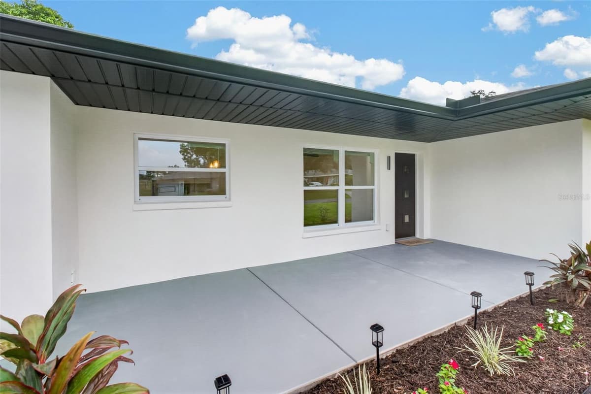 599 WOODLAND DRIVE — photo 6 of 58