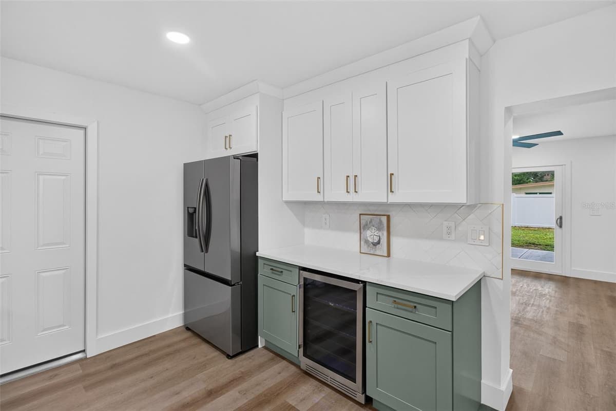 599 WOODLAND DRIVE — photo 17 of 58