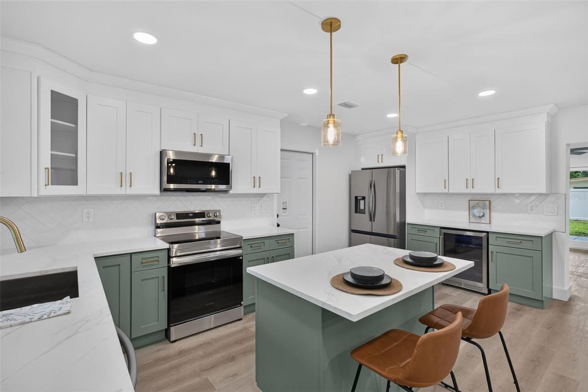 599 WOODLAND DRIVE — photo 13 of 58