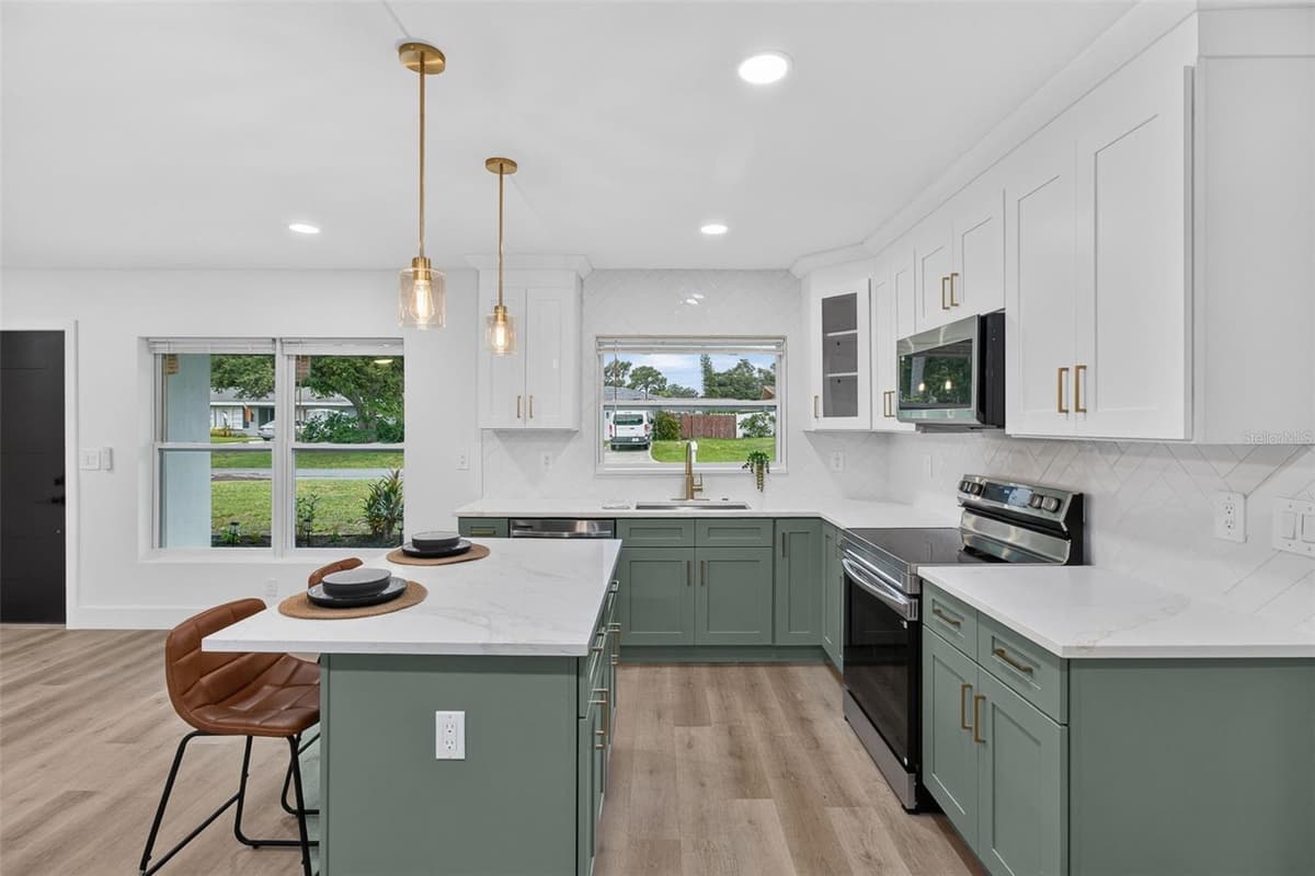 599 WOODLAND DRIVE — photo 15 of 58