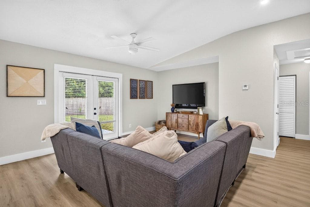 4601 CLARK AVENUE — photo 7 of 38