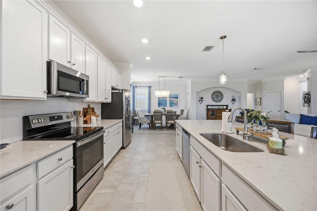 10821 TARFLOWER DRIVE — photo 17 of 99
