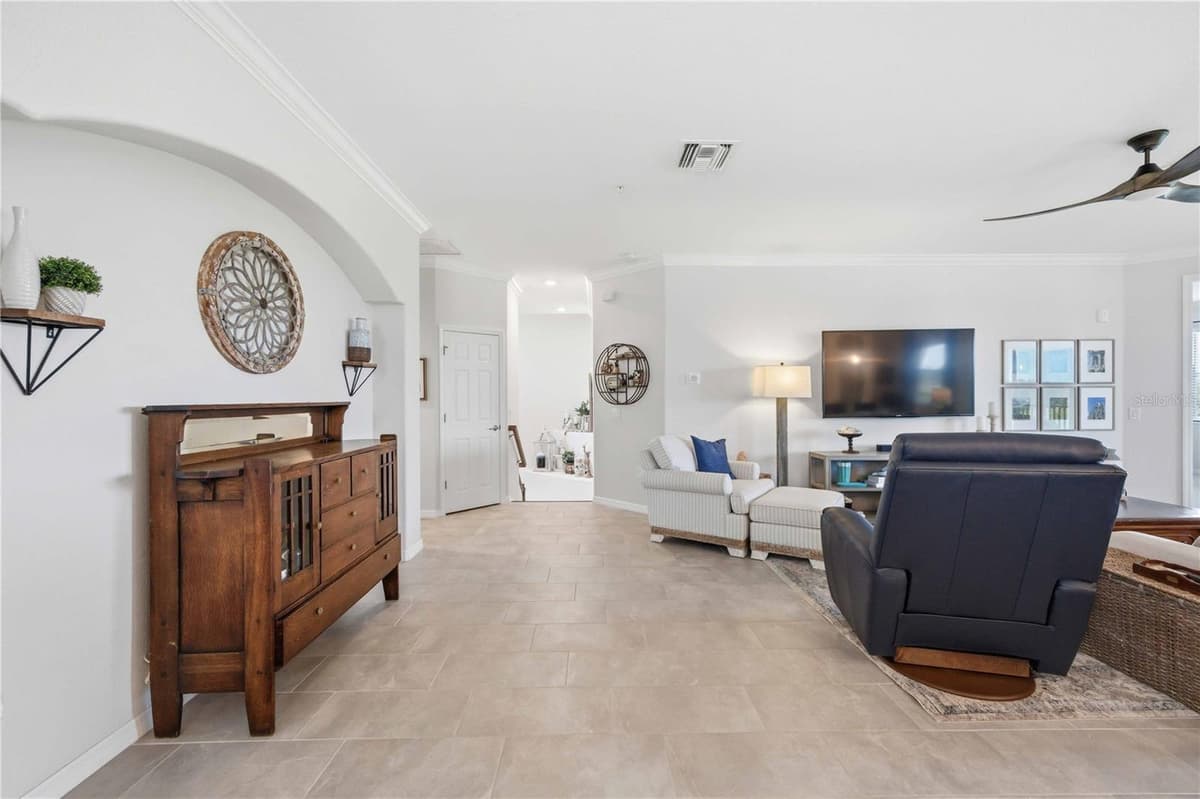 10821 TARFLOWER DRIVE — photo 14 of 99