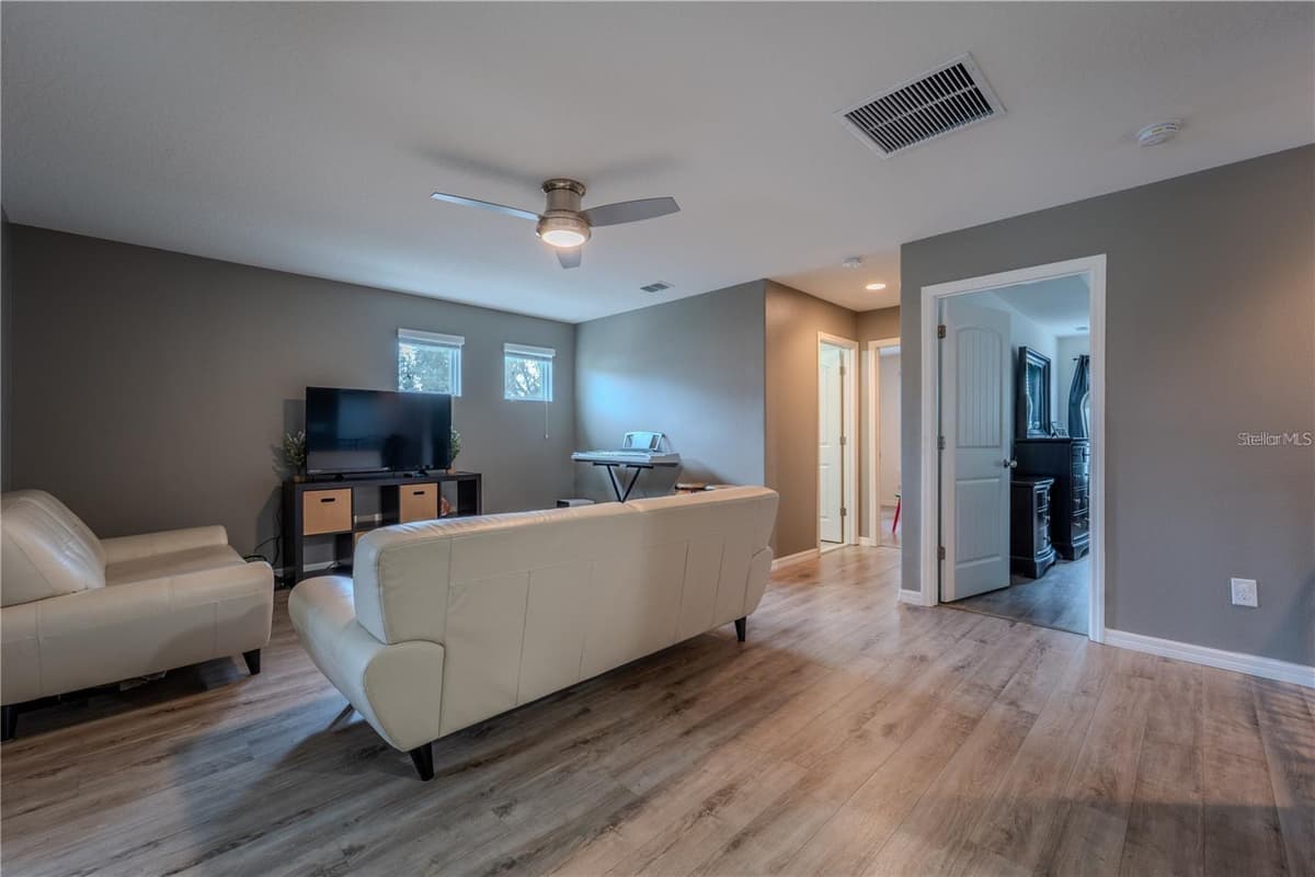 4024 BLAZEWATER COURT — photo 16 of 38