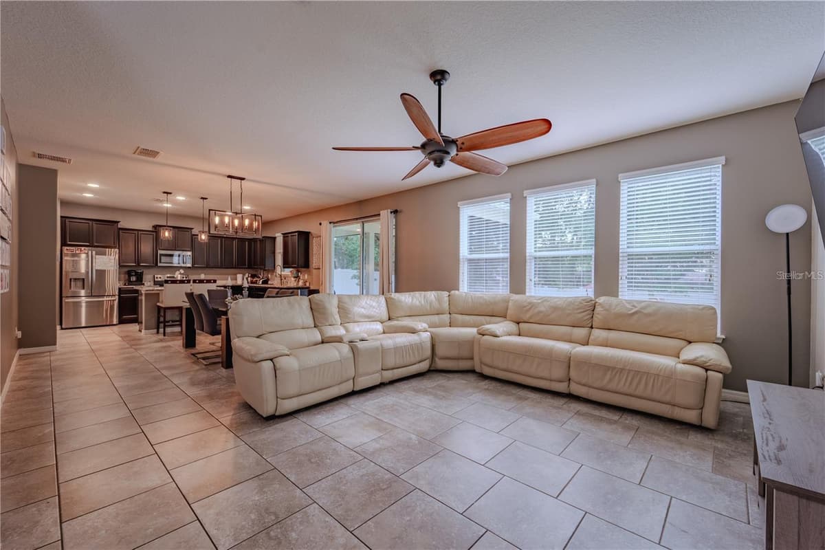 4024 BLAZEWATER COURT — photo 8 of 38