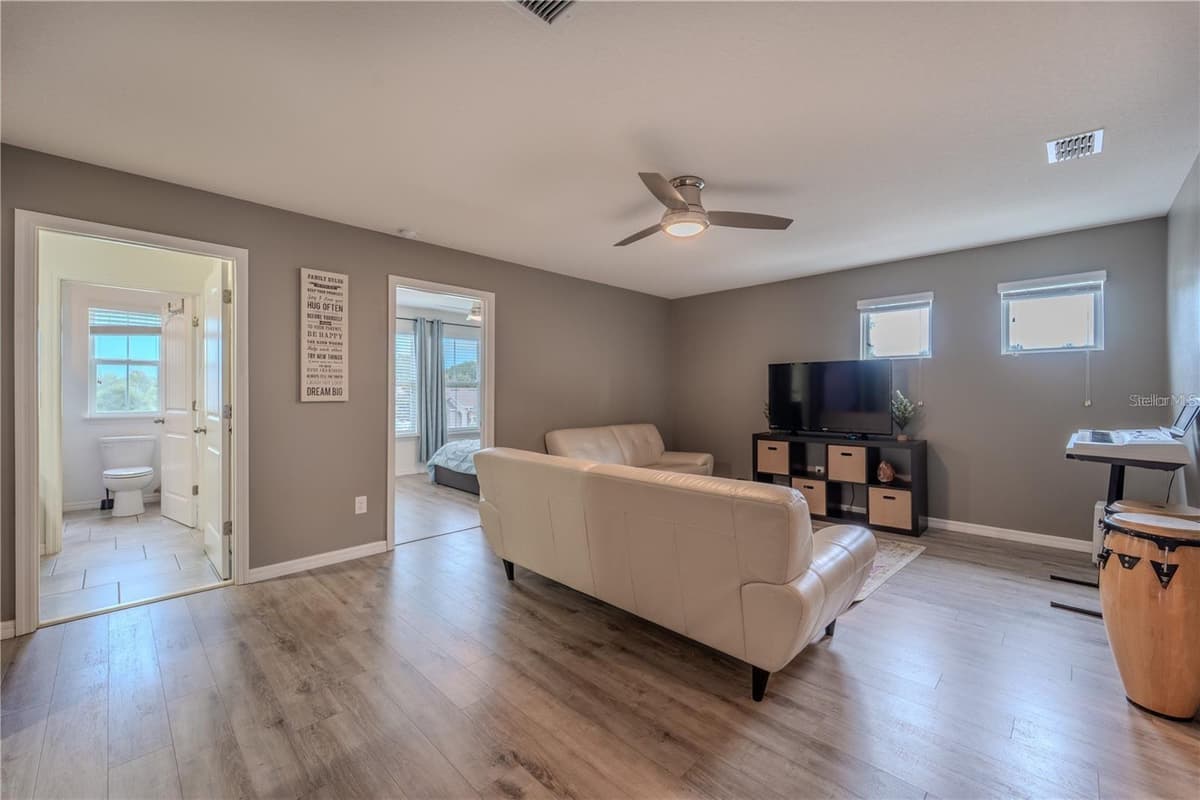 4024 BLAZEWATER COURT — photo 15 of 38