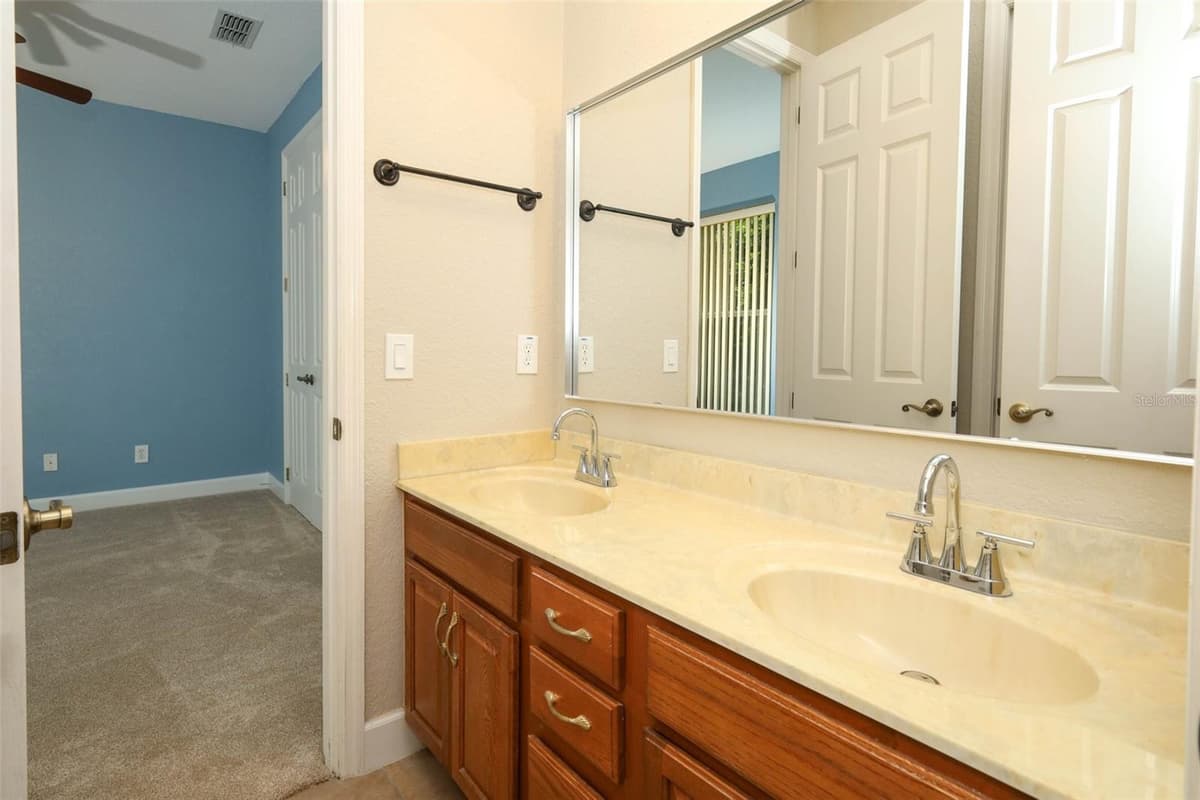 11712 RAMBLING OAK BOULEVARD — photo 40 of 84