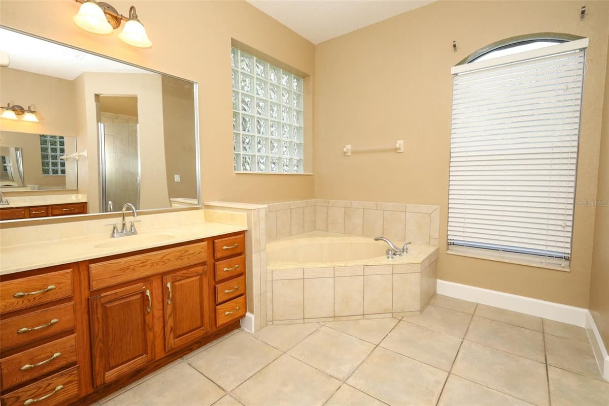 11712 RAMBLING OAK BOULEVARD — photo 27 of 84