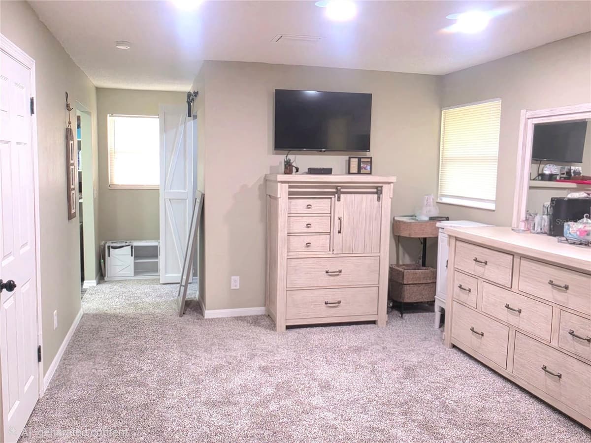 1380 EAGLE AVENUE — photo 6 of 21