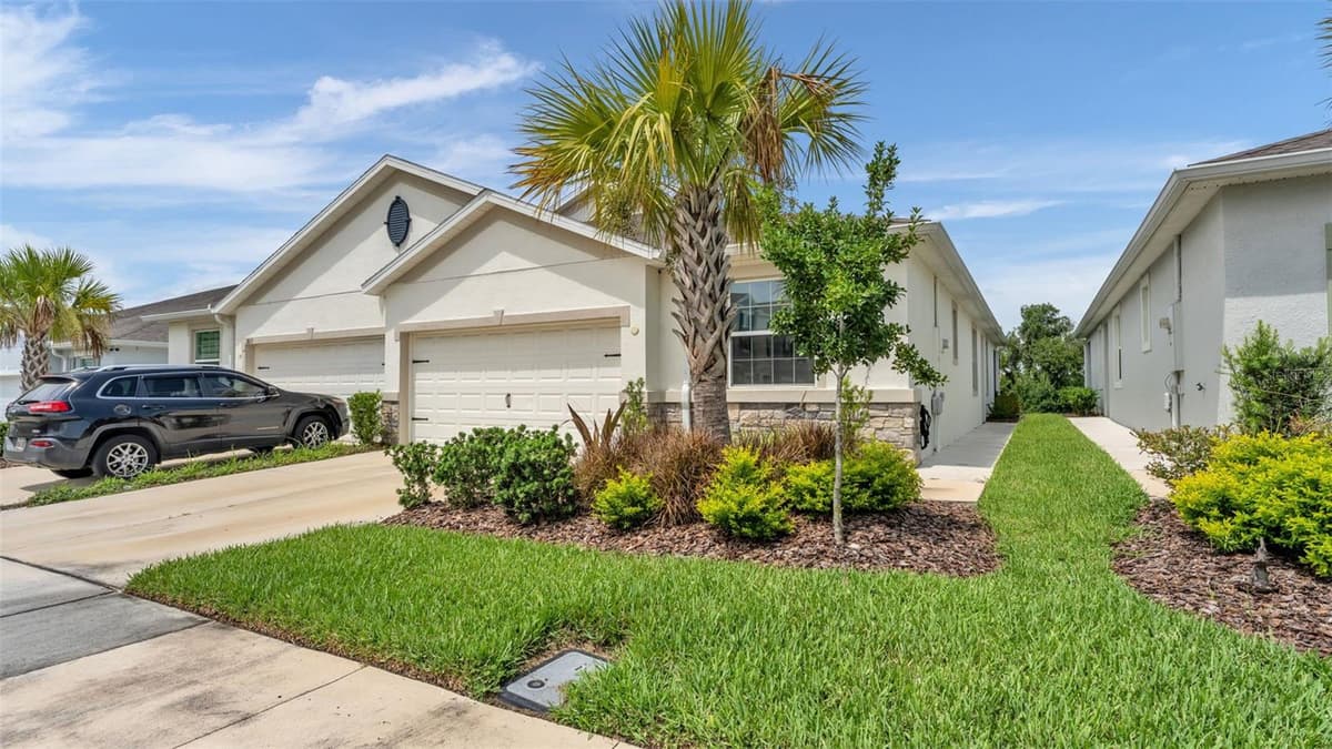 3817 STORMY THISTLE PLACE — photo 2 of 39