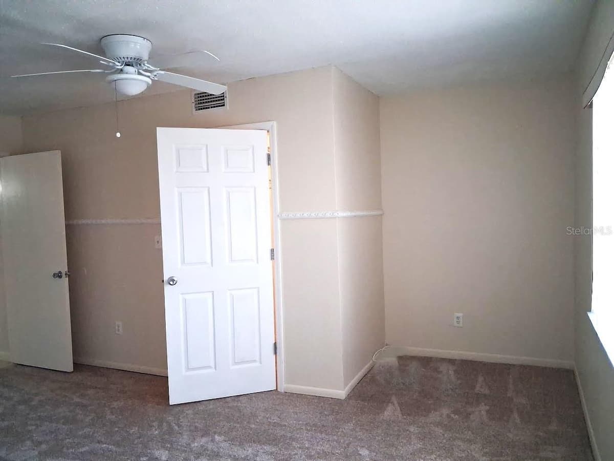 4744 AZALEA DRIVE — photo 9 of 26