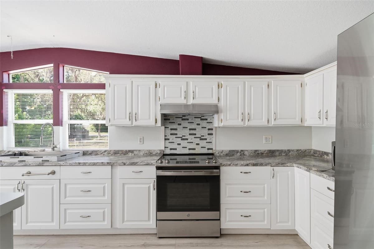2295 STONEBROOK DRIVE — photo 11 of 63