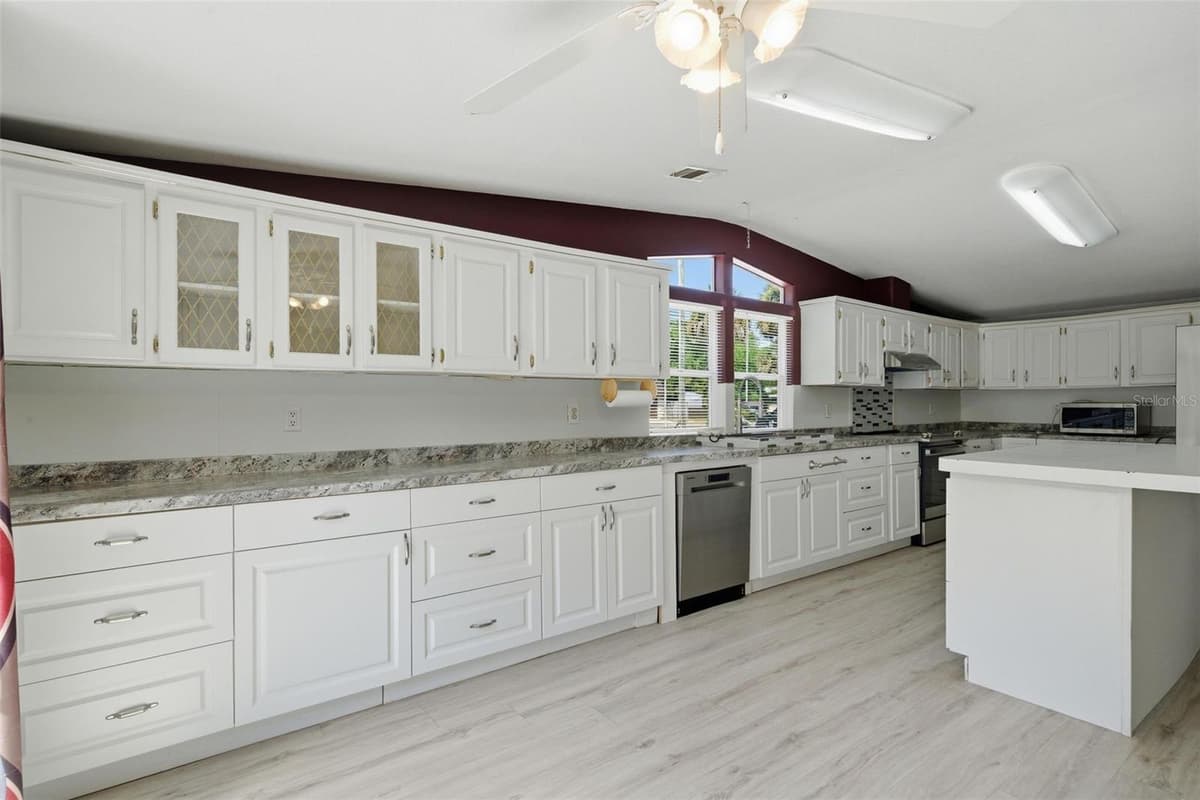 2295 STONEBROOK DRIVE — photo 15 of 63