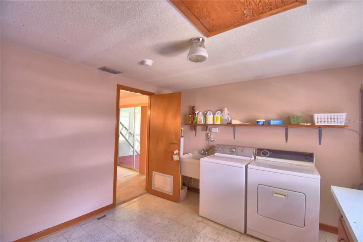 2521 MCCRANIE PLACE — photo 33 of 49
