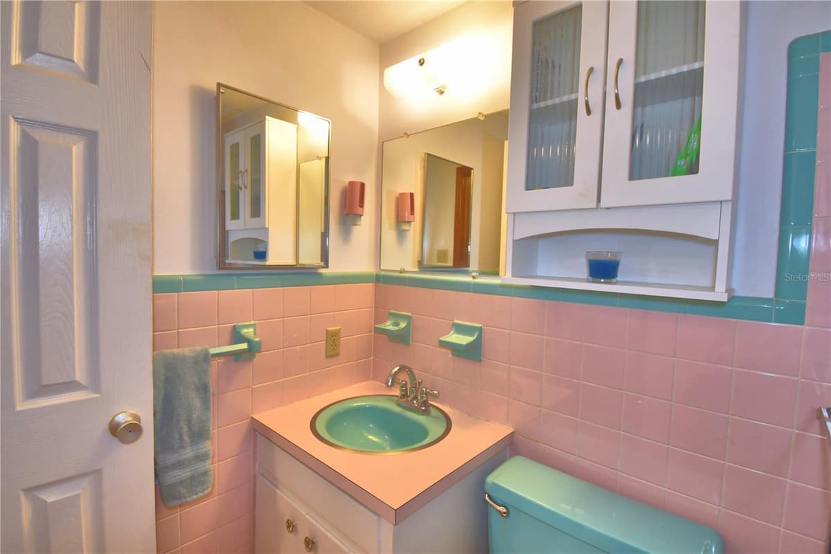 2521 MCCRANIE PLACE — photo 17 of 49