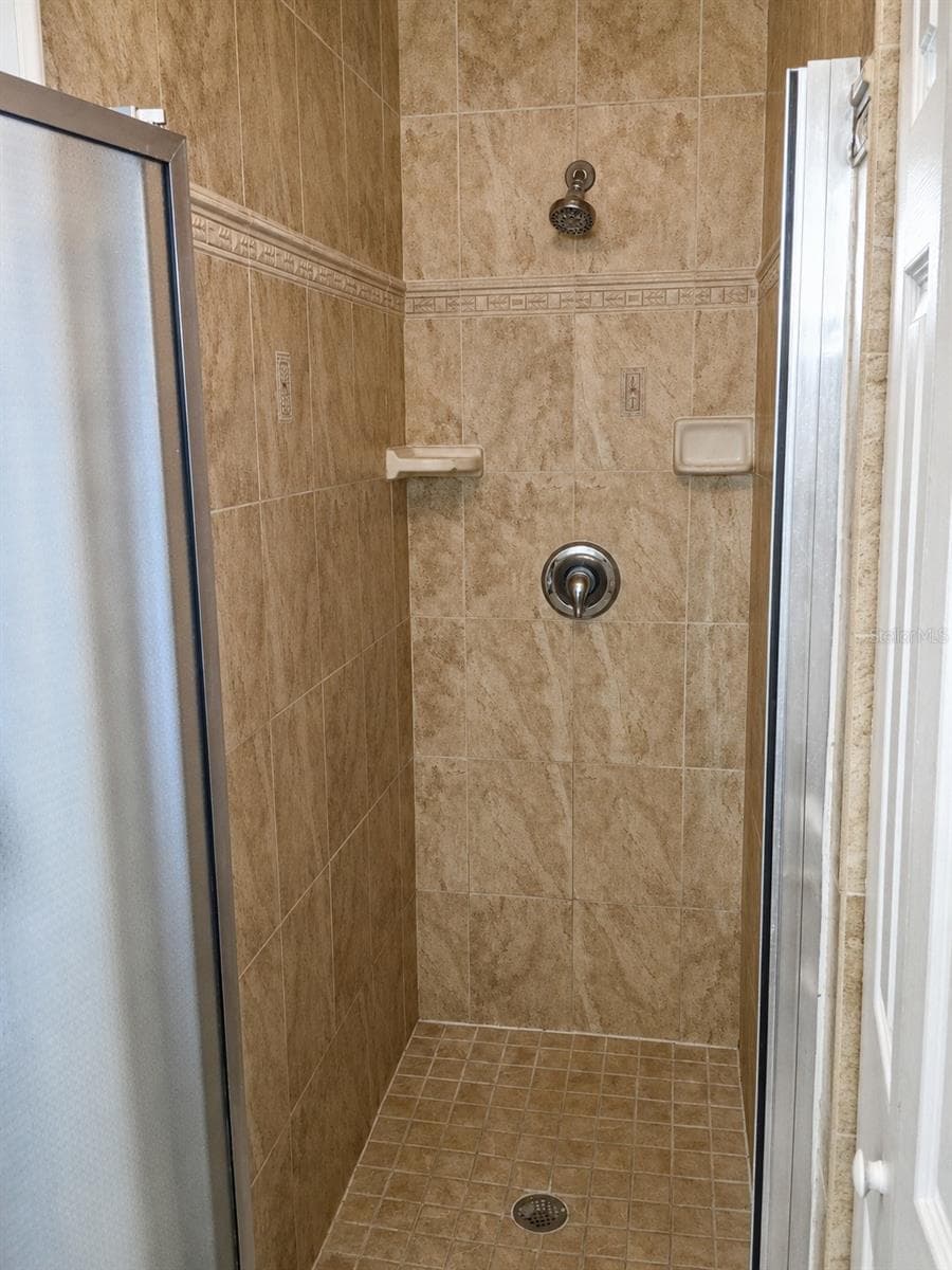 4933 91ST AVENUE — photo 14 of 18
