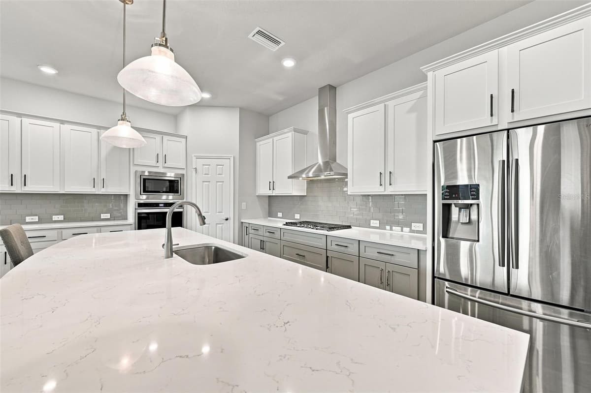 5335 SILVER SUN DRIVE — photo 12 of 58