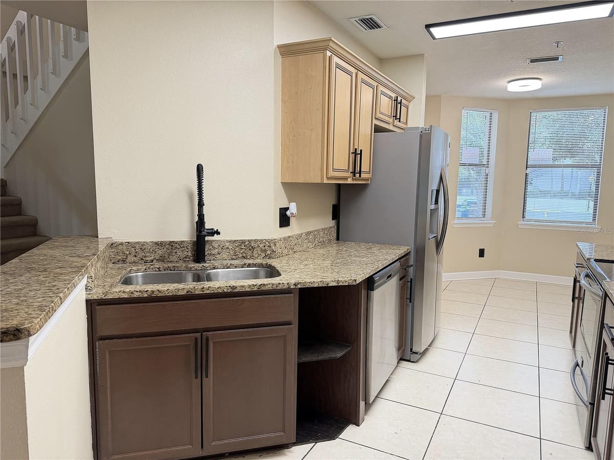 4125 LAKE ORLANDO PARKWAY — photo 8 of 39