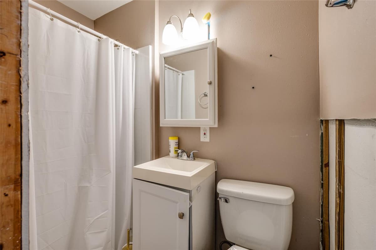 136 175TH TERRACE DRIVE — photo 18 of 39