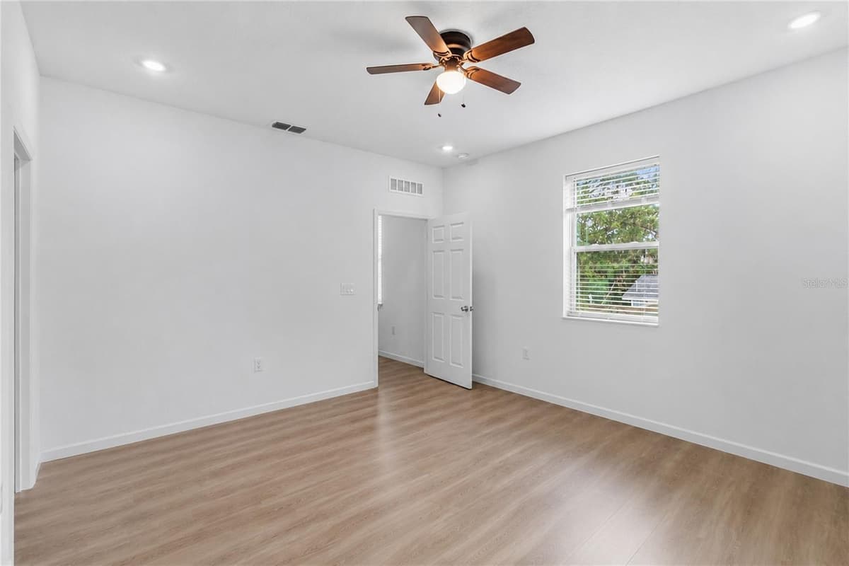 426 HUDSON STREET — photo 18 of 29
