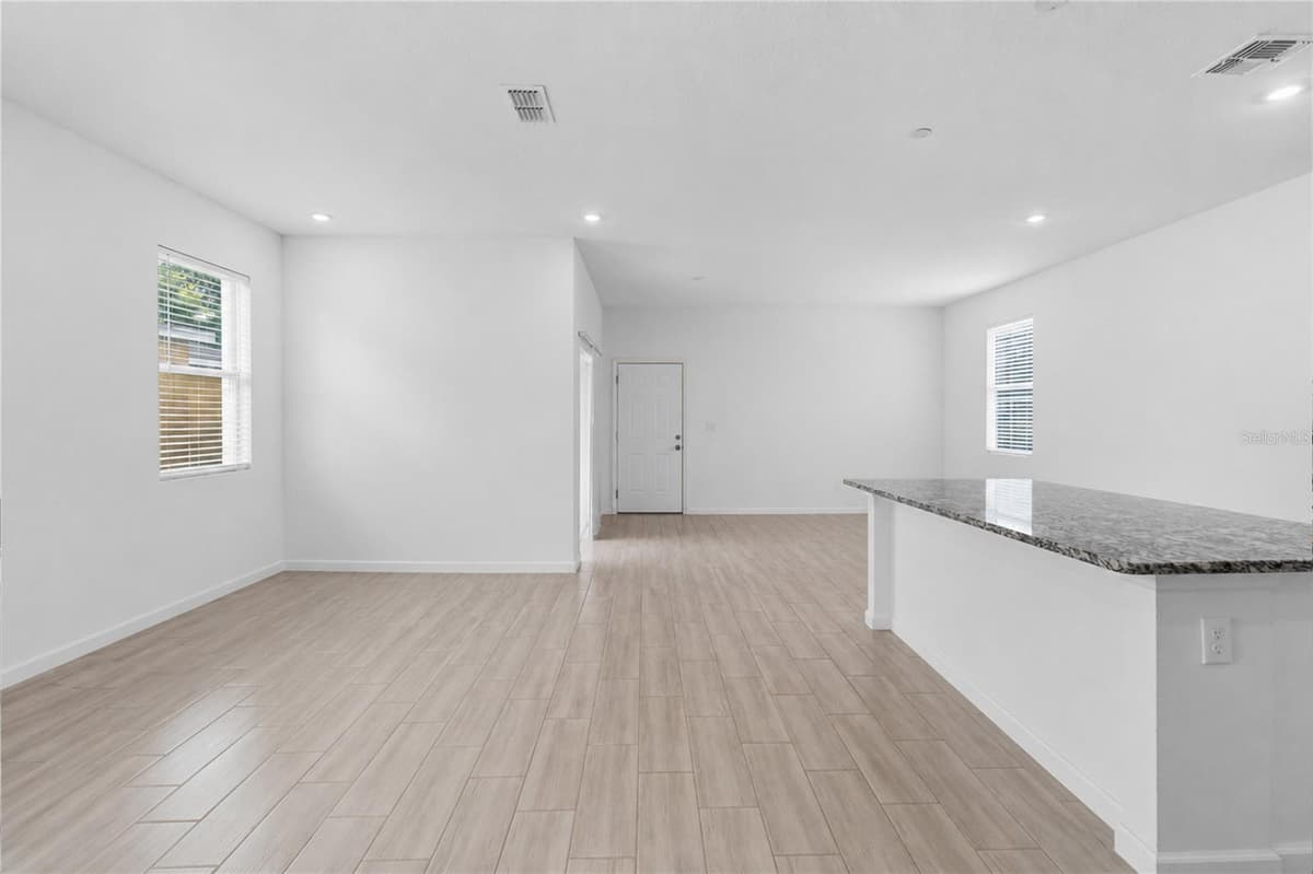 426 HUDSON STREET — photo 8 of 29