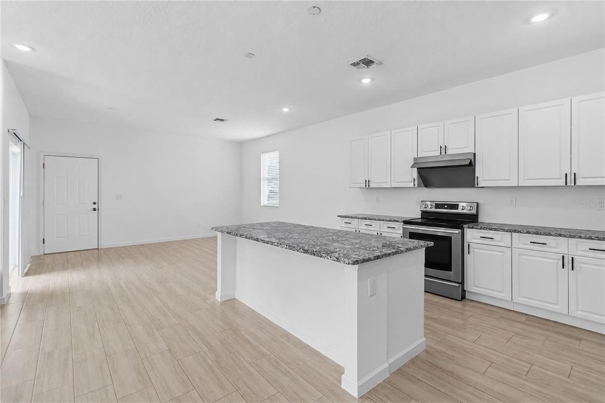 426 HUDSON STREET — photo 11 of 29