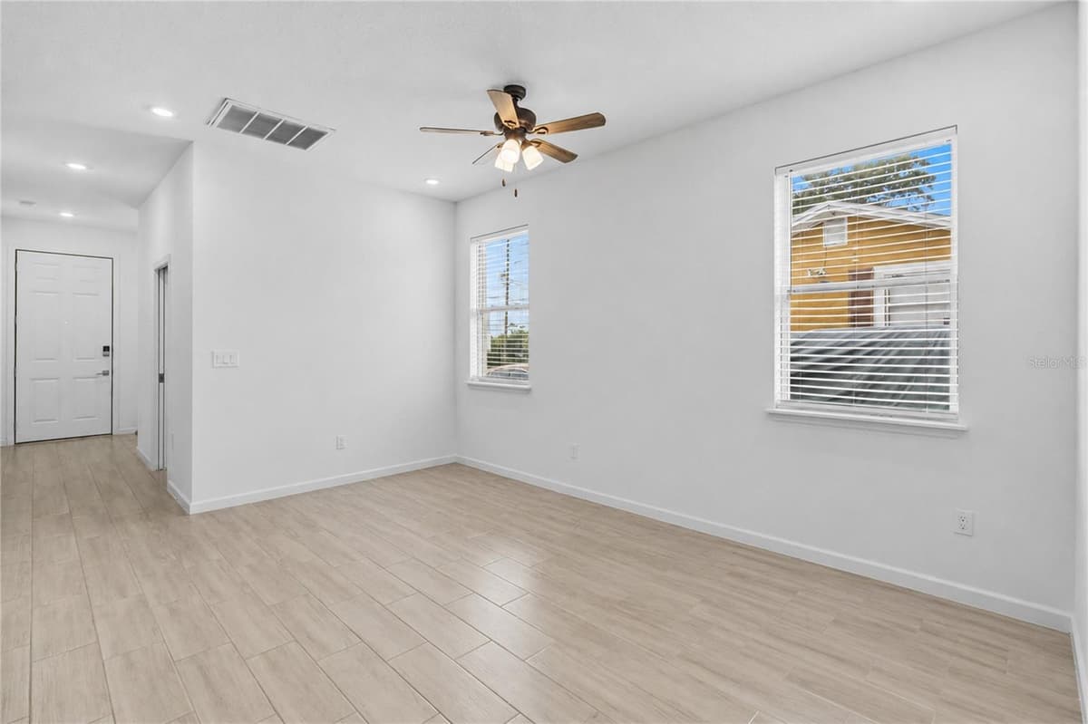 426 HUDSON STREET — photo 10 of 29