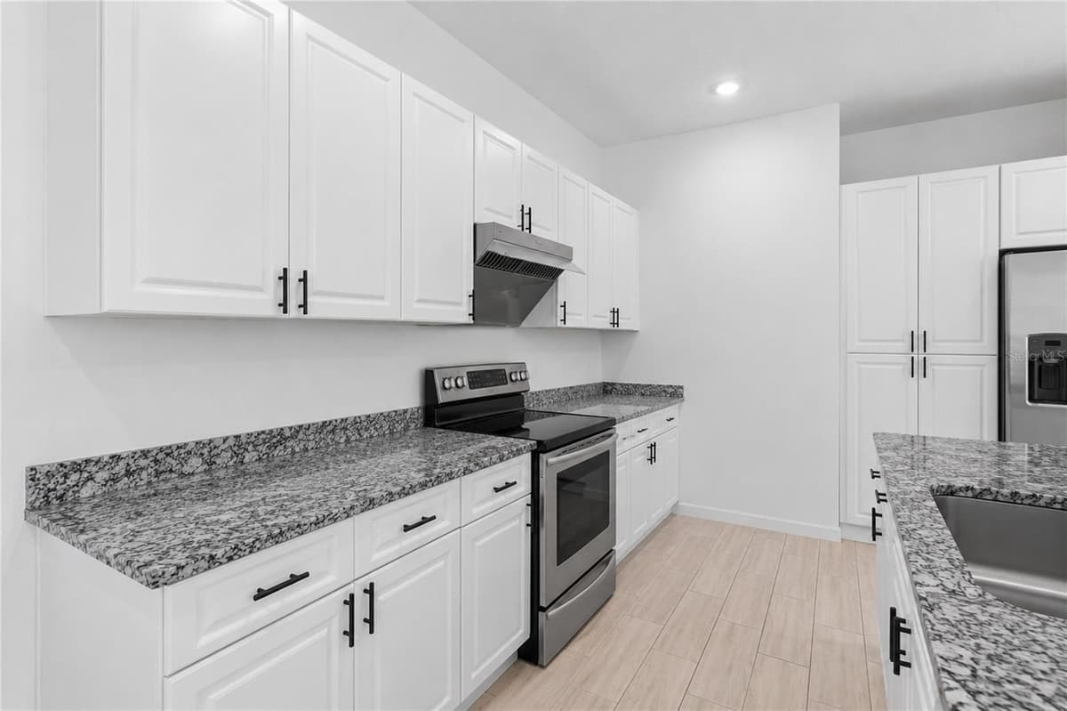 426 HUDSON STREET — photo 13 of 29