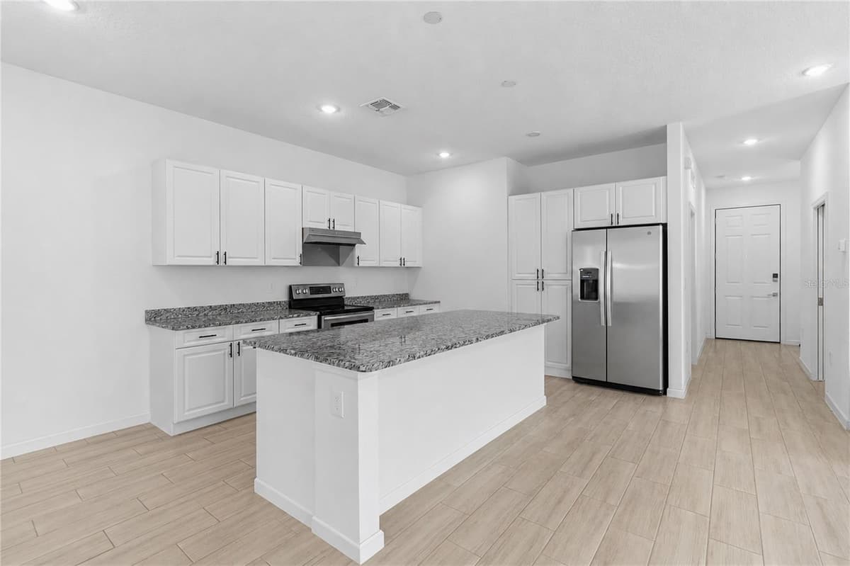 426 HUDSON STREET — photo 6 of 29