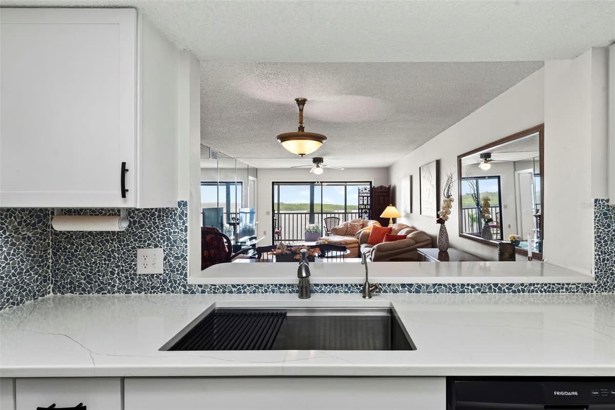 4650 BAY BOULEVARD — photo 9 of 60